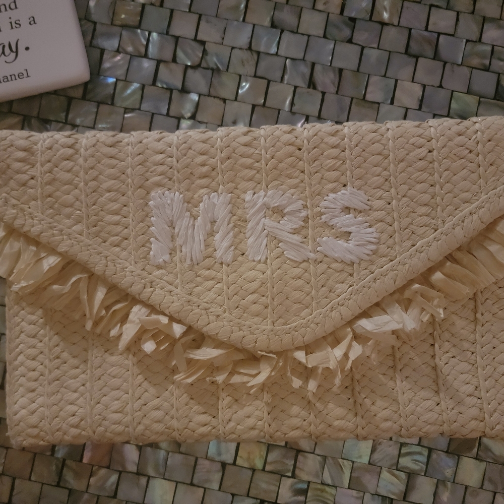 btb Los Angeles Mrs Straw Clutch